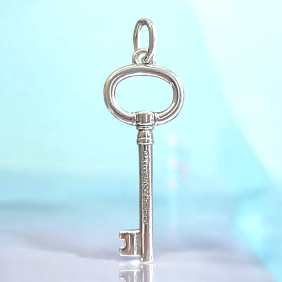🌟RESERVED🌟 TIFFANY & CO. Sterling Silver Open Oval Skeleton Key Pendant Charm - Picture 1 of 4